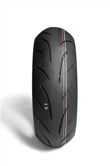 240 / 40R18 إطار رياضي جديد